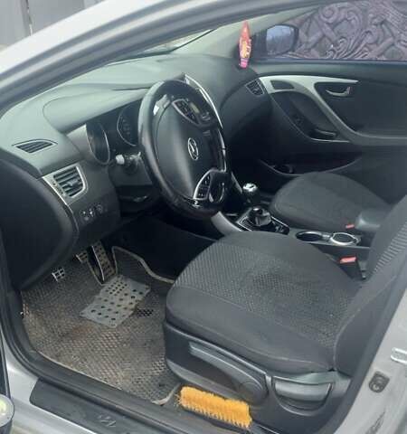 Серый Хендай Элантра, объемом двигателя 1.8 л и пробегом 136 тыс. км за 10500 $, фото 1 на Automoto.ua