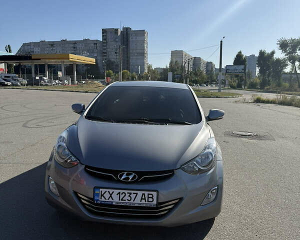 Серый Хендай Элантра, объемом двигателя 1.8 л и пробегом 92 тыс. км за 11000 $, фото 1 на Automoto.ua