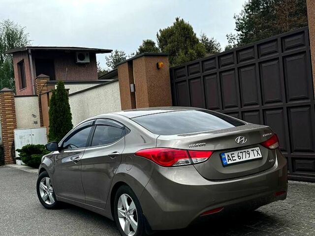 Хендай Элантра 2013 в Днепре (Днепропетровске) на Automoto.ua Серый Хендай Элантра, объемом двигателя 1.8 л и пробегом 130 тыс. км за 10500 $, фото 1 на Automoto.ua