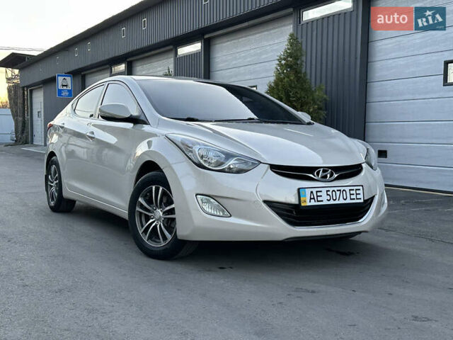 Хендай Элантра 2014 в Днепре (Днепропетровске) на Automoto.ua Серый Хендай Элантра, объемом двигателя 1.6 л и пробегом 95 тыс. км за 8800 $, фото 1 на Automoto.ua