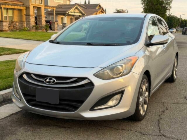 Сірий Хендай Елантра, об'ємом двигуна 2 л та пробігом 73 тис. км за 3100 $, фото 1 на Automoto.ua