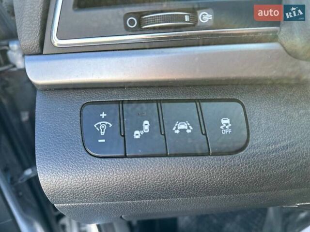 Серый Хендай Элантра, объемом двигателя 2 л и пробегом 122 тыс. км за 9500 $, фото 1 на Automoto.ua