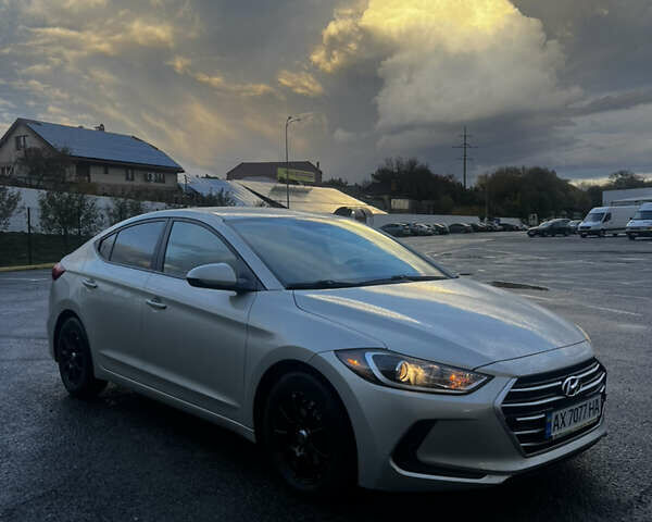 Серый Хендай Элантра, объемом двигателя 2 л и пробегом 136 тыс. км за 10700 $, фото 1 на Automoto.ua