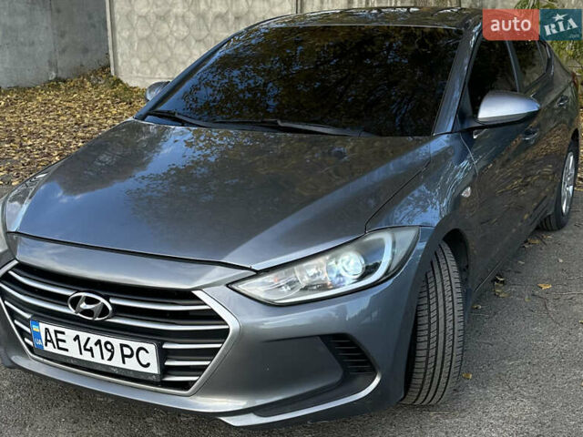 Серый Хендай Элантра, объемом двигателя 1.59 л и пробегом 179 тыс. км за 10699 $, фото 1 на Automoto.ua