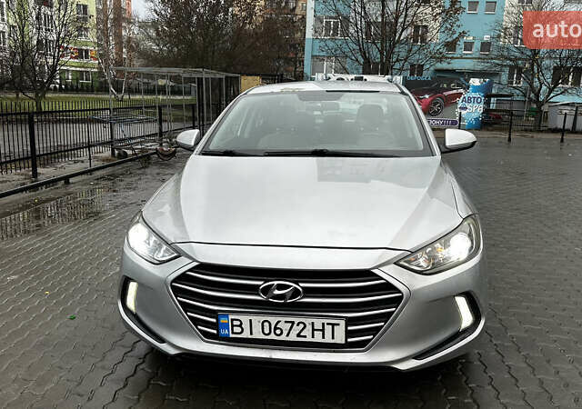 Серый Хендай Элантра, объемом двигателя 2 л и пробегом 190 тыс. км за 10200 $, фото 1 на Automoto.ua