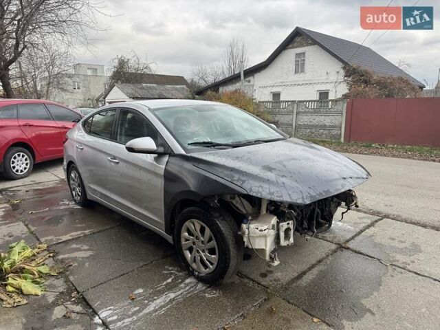 Серый Хендай Элантра, объемом двигателя 2 л и пробегом 150 тыс. км за 3800 $, фото 1 на Automoto.ua