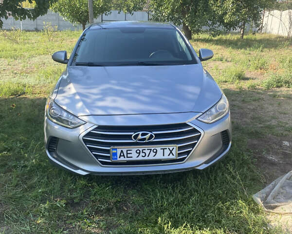 Серый Хендай Элантра, объемом двигателя 2 л и пробегом 250 тыс. км за 10000 $, фото 1 на Automoto.ua