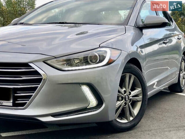 Серый Хендай Элантра, объемом двигателя 2 л и пробегом 169 тыс. км за 13300 $, фото 1 на Automoto.ua
