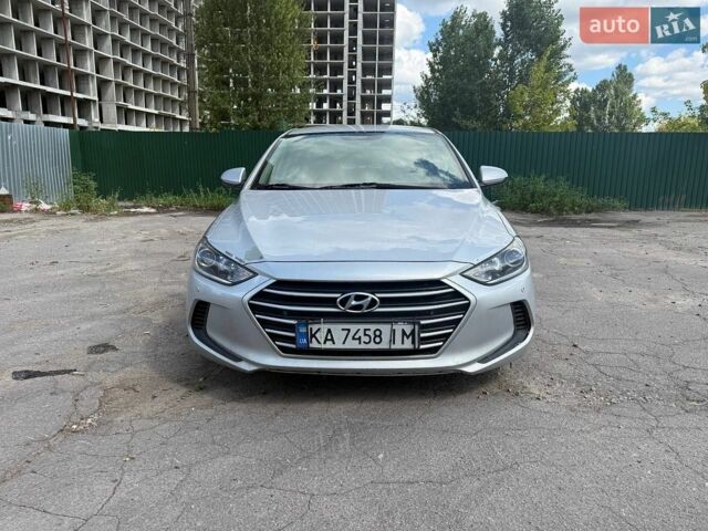 Серый Хендай Элантра, объемом двигателя 2 л и пробегом 240 тыс. км за 8900 $, фото 1 на Automoto.ua