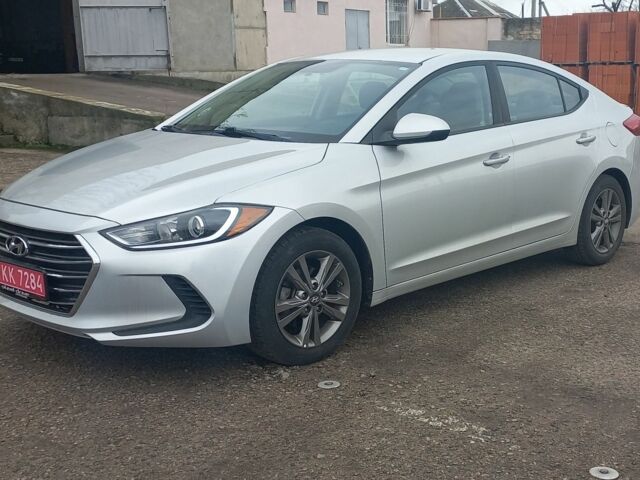 Серый Хендай Элантра, объемом двигателя 2 л и пробегом 177 тыс. км за 10500 $, фото 1 на Automoto.ua