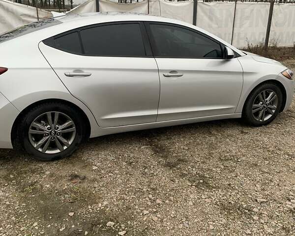 Серый Хендай Элантра, объемом двигателя 1.8 л и пробегом 160 тыс. км за 11800 $, фото 1 на Automoto.ua