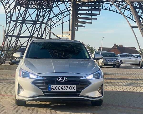 Серый Хендай Элантра, объемом двигателя 2 л и пробегом 23 тыс. км за 13000 $, фото 1 на Automoto.ua