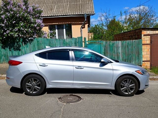 Сірий Хендай Елантра, об'ємом двигуна 2 л та пробігом 250 тис. км за 9900 $, фото 1 на Automoto.ua