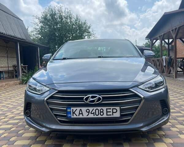 Серый Хендай Элантра, объемом двигателя 1.59 л и пробегом 173 тыс. км за 12000 $, фото 1 на Automoto.ua