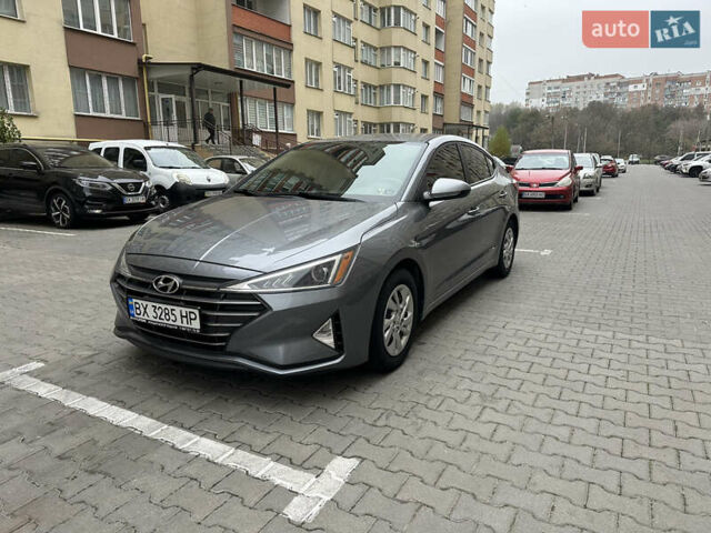 Серый Хендай Элантра, объемом двигателя 2 л и пробегом 94 тыс. км за 14000 $, фото 1 на Automoto.ua