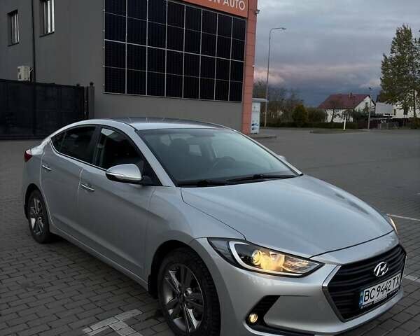 Сірий Хендай Елантра, об'ємом двигуна 1.59 л та пробігом 140 тис. км за 12000 $, фото 1 на Automoto.ua
