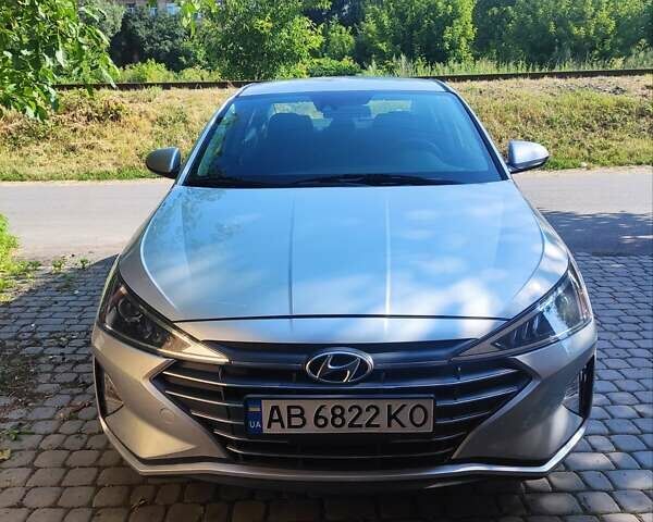 Серый Хендай Элантра, объемом двигателя 2 л и пробегом 71 тыс. км за 15500 $, фото 1 на Automoto.ua
