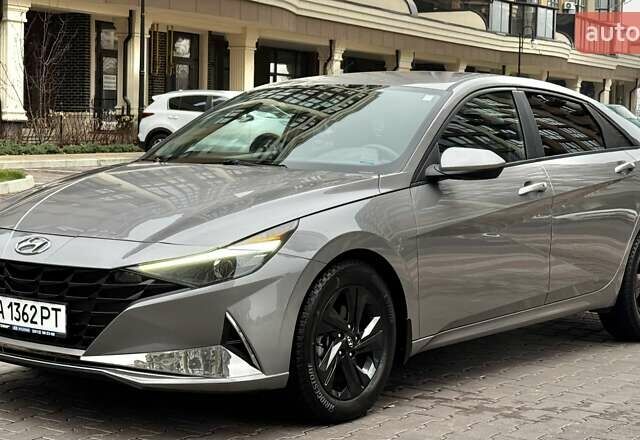 Серый Хендай Элантра, объемом двигателя 2 л и пробегом 30 тыс. км за 18999 $, фото 1 на Automoto.ua