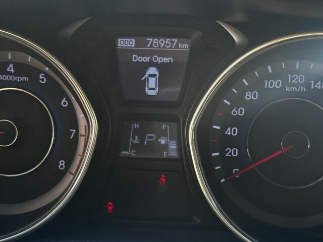 Серый Хендай Элантра, объемом двигателя 1.6 л и пробегом 79 тыс. км за 10300 $, фото 1 на Automoto.ua