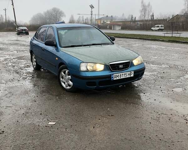 Синий Хендай Элантра, объемом двигателя 2 л и пробегом 300 тыс. км за 2400 $, фото 1 на Automoto.ua