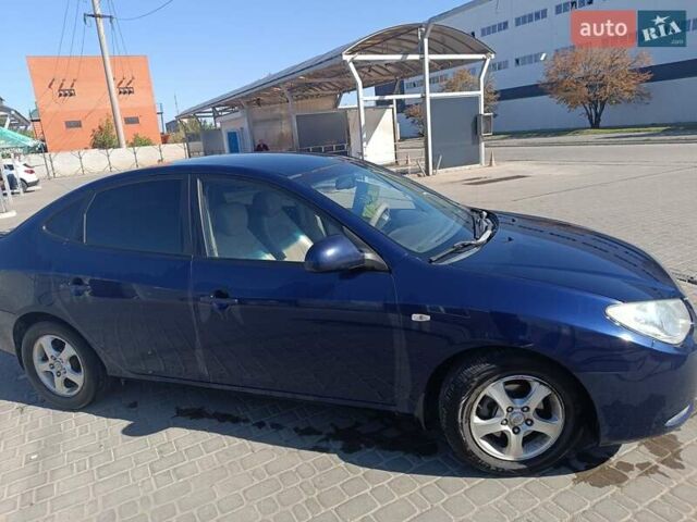Синий Хендай Элантра, объемом двигателя 2 л и пробегом 267 тыс. км за 5900 $, фото 1 на Automoto.ua