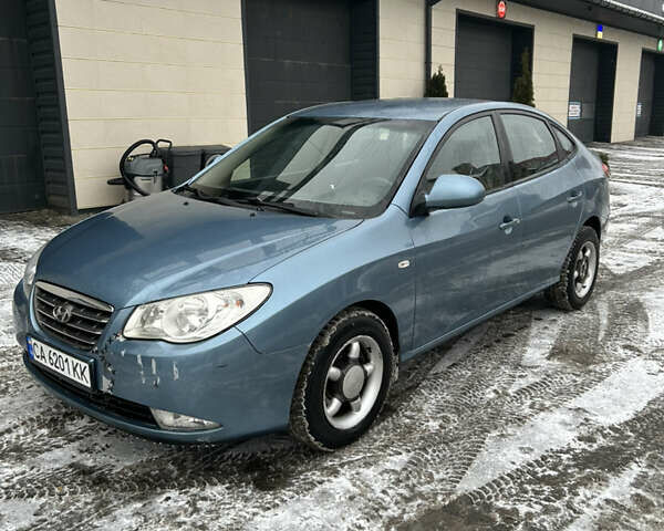 Синий Хендай Элантра, объемом двигателя 1.59 л и пробегом 163 тыс. км за 3800 $, фото 1 на Automoto.ua