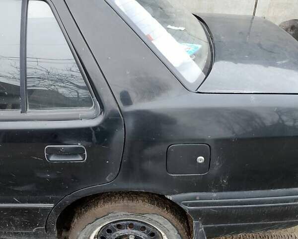 Черный Хендай Ексель, объемом двигателя 1.5 л и пробегом 417 тыс. км за 1000 $, фото 1 на Automoto.ua