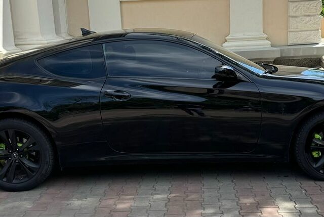 Черный Хендай Генезис, объемом двигателя 2 л и пробегом 250 тыс. км за 7000 $, фото 1 на Automoto.ua