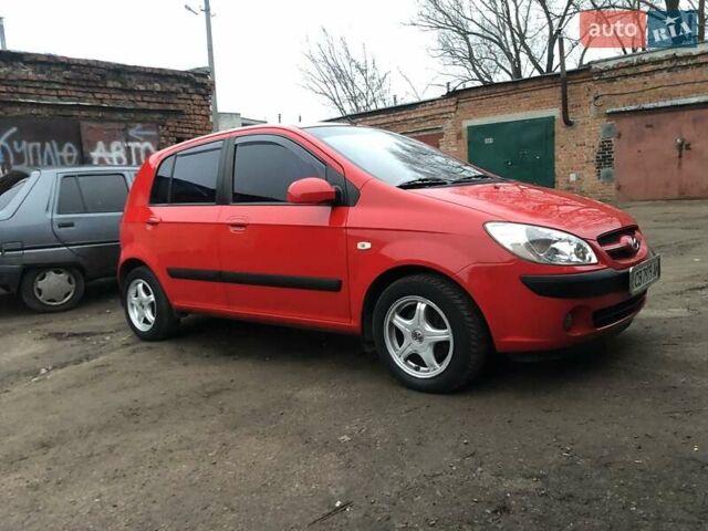 Красный Хендай Гетц, объемом двигателя 1.6 л и пробегом 100 тыс. км за 5000 $, фото 1 на Automoto.ua