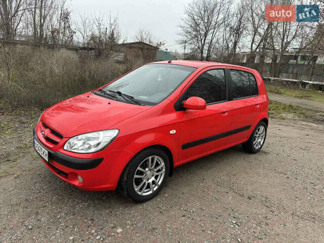 Красный Хендай Гетц, объемом двигателя 1.4 л и пробегом 201 тыс. км за 5600 $, фото 1 на Automoto.ua