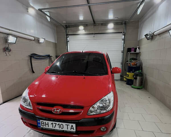 Красный Хендай Гетц, объемом двигателя 1.6 л и пробегом 172 тыс. км за 5500 $, фото 1 на Automoto.ua