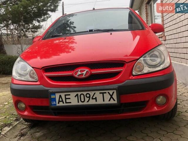 Красный Хендай Гетц, объемом двигателя 1.6 л и пробегом 300 тыс. км за 3500 $, фото 1 на Automoto.ua