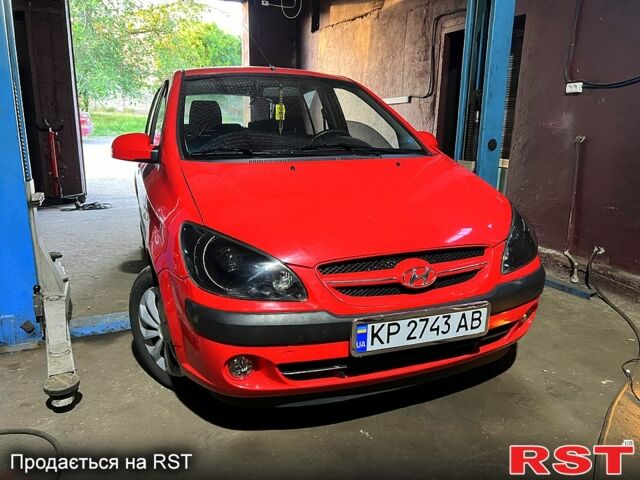Красный Хендай Гетц, объемом двигателя 1.4 л и пробегом 235 тыс. км за 5999 $, фото 1 на Automoto.ua