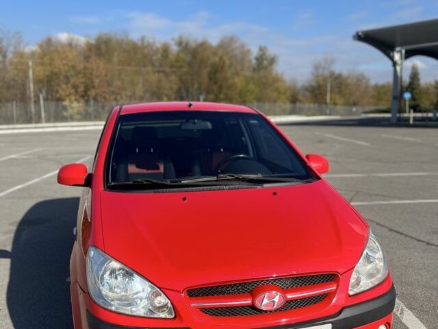 Красный Хендай Гетц, объемом двигателя 1.4 л и пробегом 150 тыс. км за 4599 $, фото 1 на Automoto.ua