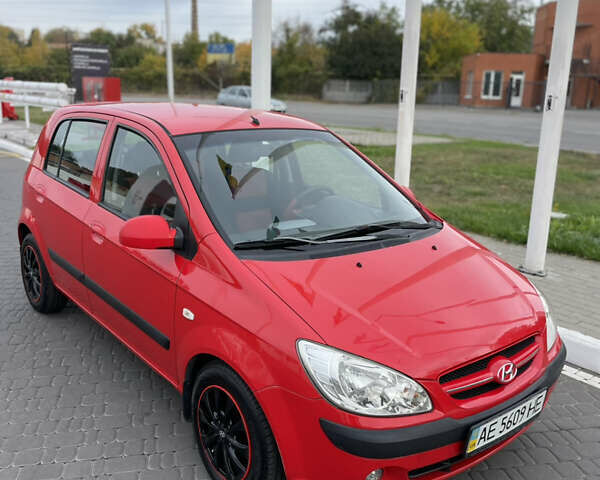 Красный Хендай Гетц, объемом двигателя 1.6 л и пробегом 137 тыс. км за 5700 $, фото 1 на Automoto.ua
