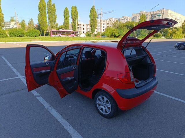 Красный Хендай Гетц, объемом двигателя 1.4 л и пробегом 276 тыс. км за 4888 $, фото 1 на Automoto.ua