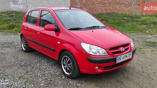 Красный Хендай Гетц, объемом двигателя 1.4 л и пробегом 141 тыс. км за 5500 $, фото 1 на Automoto.ua