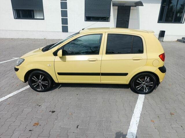 Желтый Хендай Гетц, объемом двигателя 1.4 л и пробегом 180 тыс. км за 4000 $, фото 1 на Automoto.ua