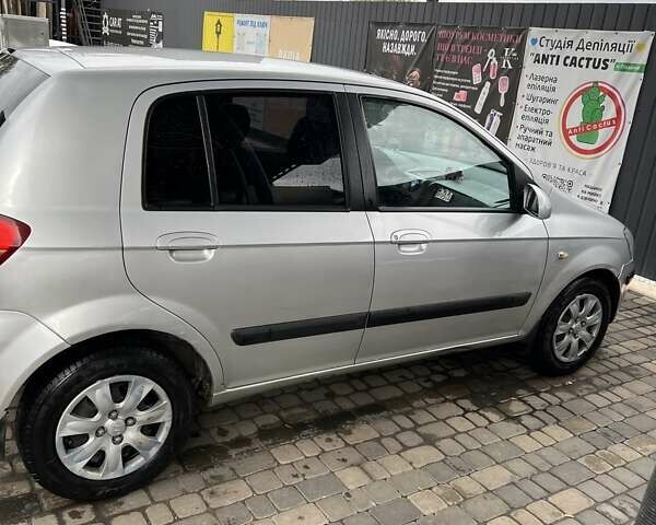 Серый Хендай Гетц, объемом двигателя 1.3 л и пробегом 250 тыс. км за 4700 $, фото 1 на Automoto.ua