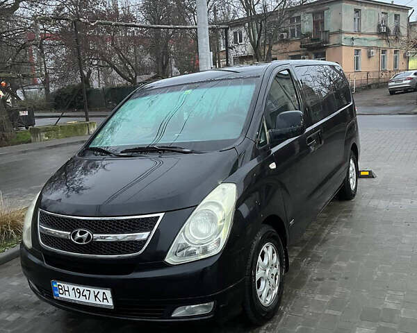 Черный Хендай Гранд Старекс, объемом двигателя 2.5 л и пробегом 312 тыс. км за 12800 $, фото 1 на Automoto.ua