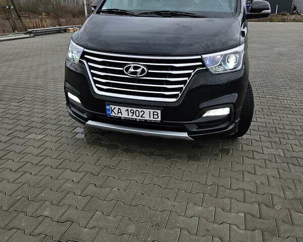 Черный Хендай Гранд Старекс, объемом двигателя 2.5 л и пробегом 86 тыс. км за 37300 $, фото 1 на Automoto.ua