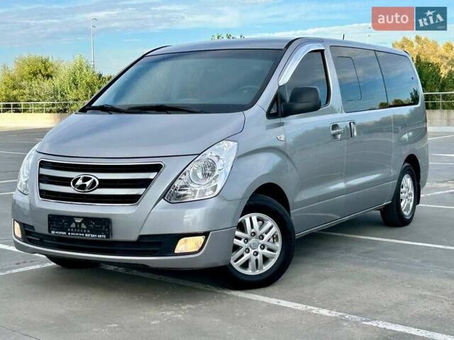 Сірий Хендай Гранд Старекс, об'ємом двигуна 2.5 л та пробігом 161 тис. км за 21900 $, фото 1 на Automoto.ua
