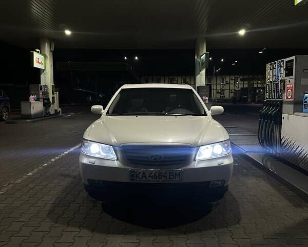 Білий Хендай Грандер, об'ємом двигуна 3.34 л та пробігом 218 тис. км за 6200 $, фото 1 на Automoto.ua