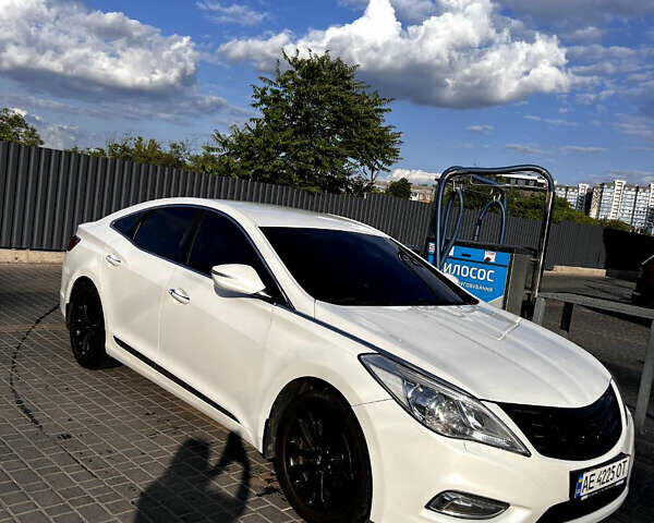 Белый Хендай Грандер, объемом двигателя 3 л и пробегом 222 тыс. км за 12500 $, фото 1 на Automoto.ua