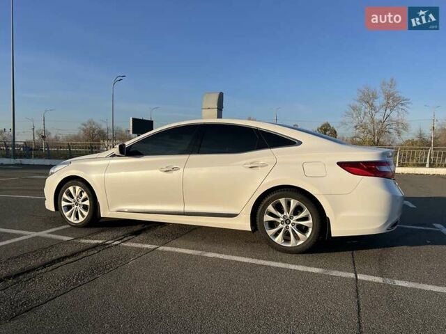 Белый Хендай Грандер, объемом двигателя 3 л и пробегом 131 тыс. км за 12500 $, фото 1 на Automoto.ua