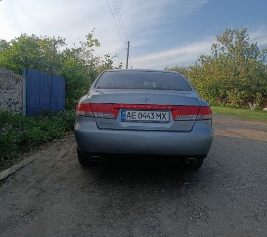 Серый Хендай Грандер, объемом двигателя 2.7 л и пробегом 280 тыс. км за 6700 $, фото 1 на Automoto.ua