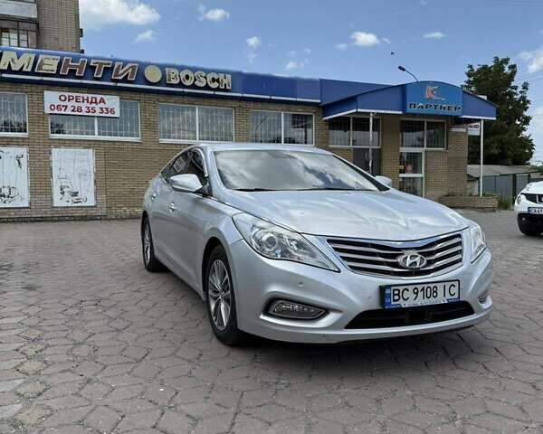 Сірий Хендай Грандер, об'ємом двигуна 3 л та пробігом 263 тис. км за 10500 $, фото 1 на Automoto.ua