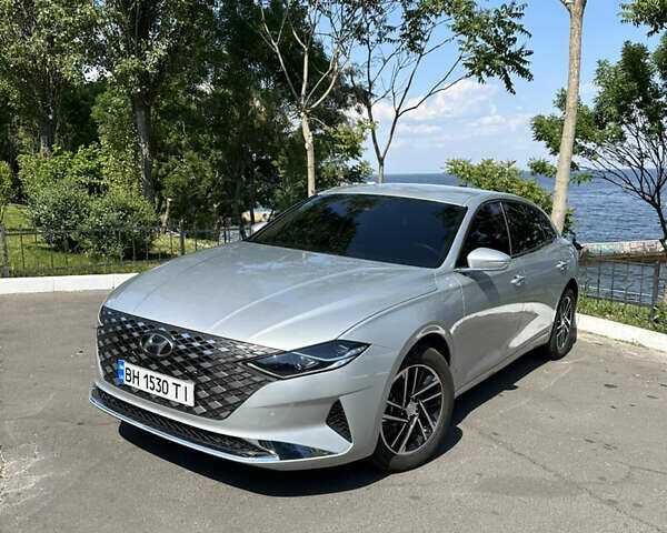 Серый Хендай Грандер, объемом двигателя 3 л и пробегом 20 тыс. км за 27500 $, фото 1 на Automoto.ua