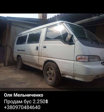 Белый Хендай Н 100 груз., объемом двигателя 2.5 л и пробегом 400 тыс. км за 2200 $, фото 1 на Automoto.ua