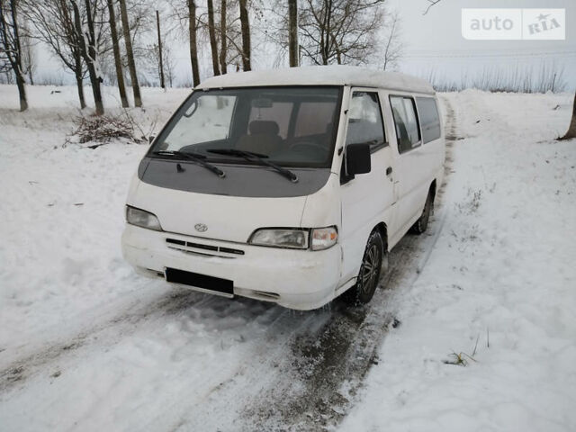 Білий Хендай Н 100 пас, об'ємом двигуна 2.5 л та пробігом 50 тис. км за 2500 $, фото 1 на Automoto.ua